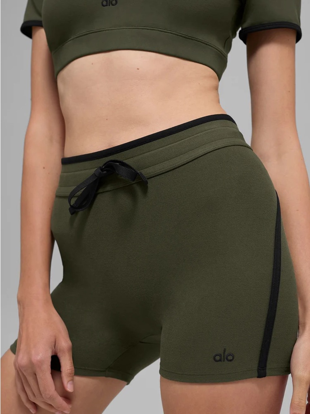 BNWT ALO Yoga Airbrush High-Waist Race Pace Short Small
